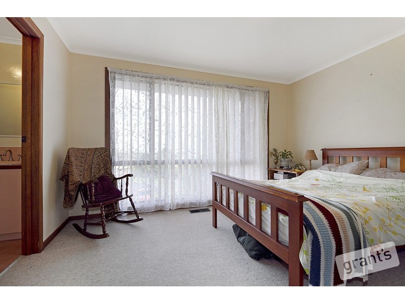 8 Mansell Court, Garfield VIC 3814