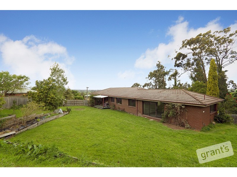 8 Mansell Court, Garfield VIC 3814