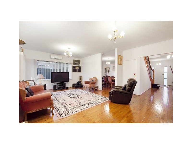 16 Laurina Link, Pakenham VIC 3810