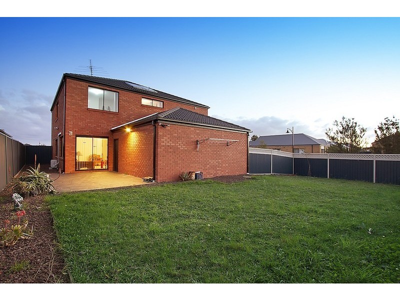 16 Laurina Link, Pakenham VIC 3810