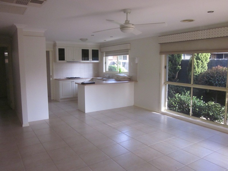 2/110 Golf Links Road, Berwick VIC 3806