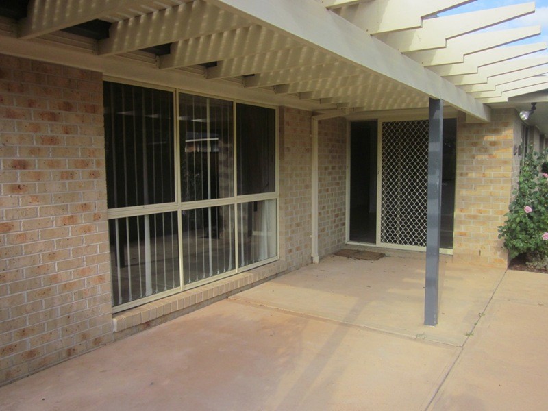 2/110 Golf Links Road, Berwick VIC 3806