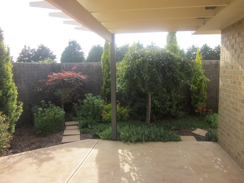 2/110 Golf Links Road, Berwick VIC 3806