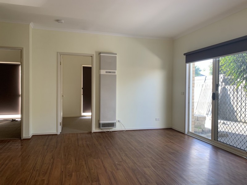 6 Cato Parkway, Lynbrook VIC 3975