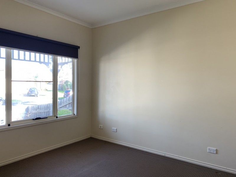 6 Cato Parkway, Lynbrook VIC 3975