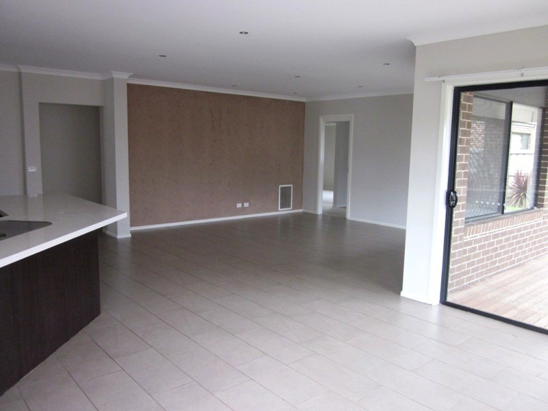 16 Emmett Ave, Berwick VIC 3806