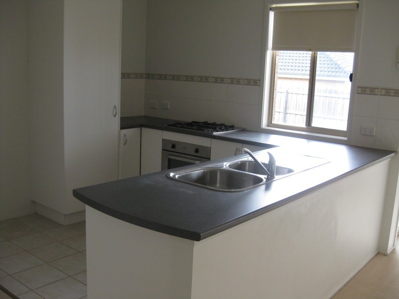 38 Oakgrove Drive, Narre Warren South VIC 3805