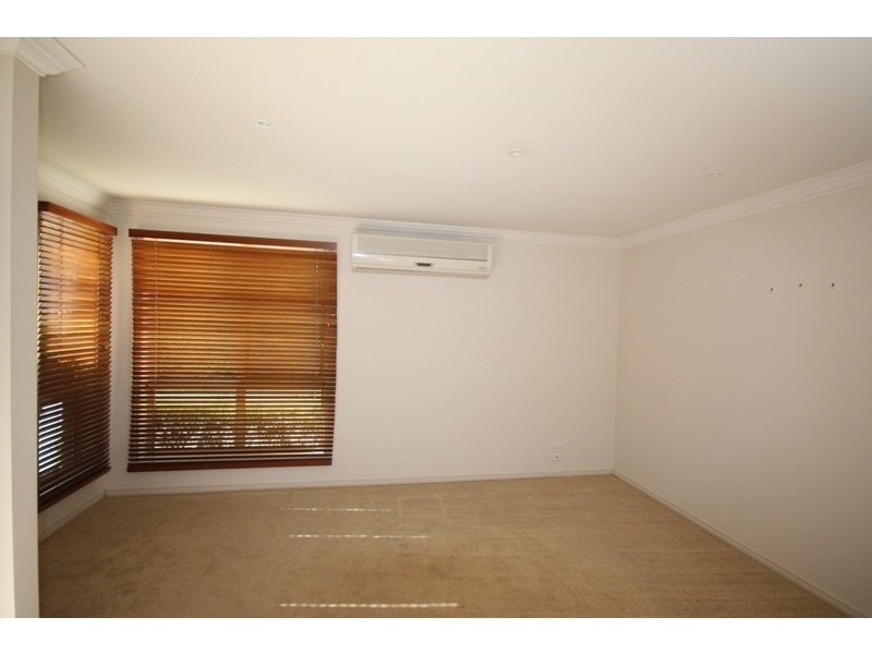 2/21 Sugarbush Drive, Lynbrook VIC 3975