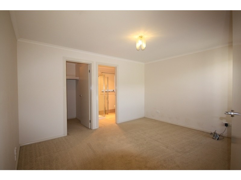 2/21 Sugarbush Drive, Lynbrook VIC 3975