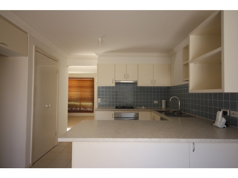2/21 Sugarbush Drive, Lynbrook VIC 3975
