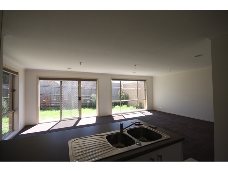 2/71 Amber Crescent, Narre Warren VIC 3805