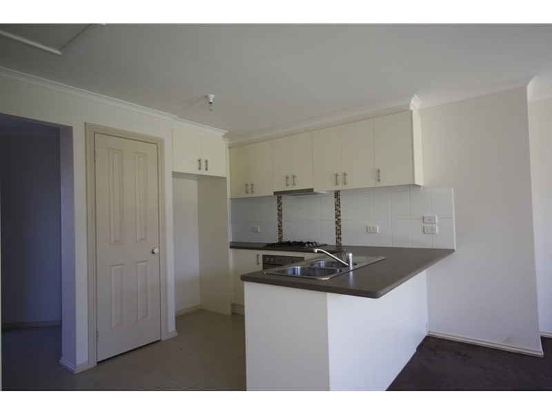 2/71 Amber Crescent, Narre Warren VIC 3805