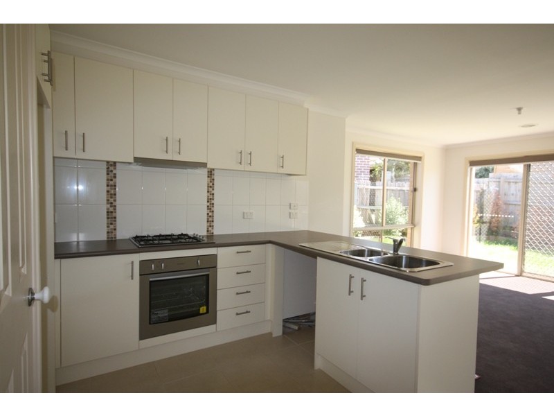 2/71 Amber Crescent, Narre Warren VIC 3805