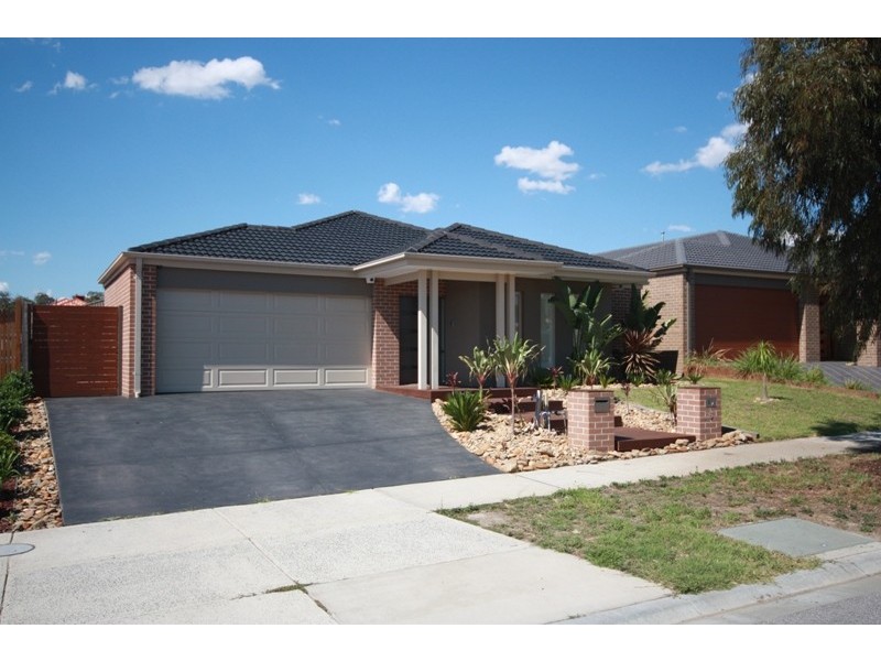 6 McGarvie Drive, Cranbourne North VIC 3977