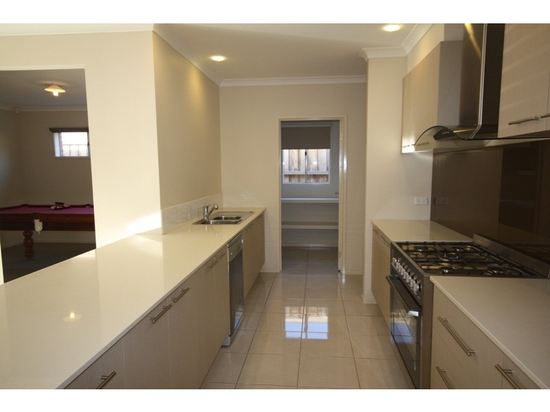 6 McGarvie Drive, Cranbourne North VIC 3977