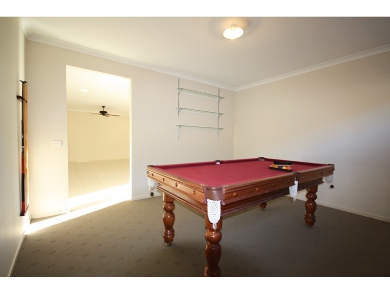 6 McGarvie Drive, Cranbourne North VIC 3977