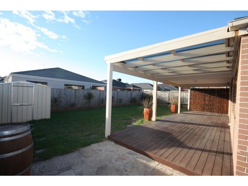 6 McGarvie Drive, Cranbourne North VIC 3977