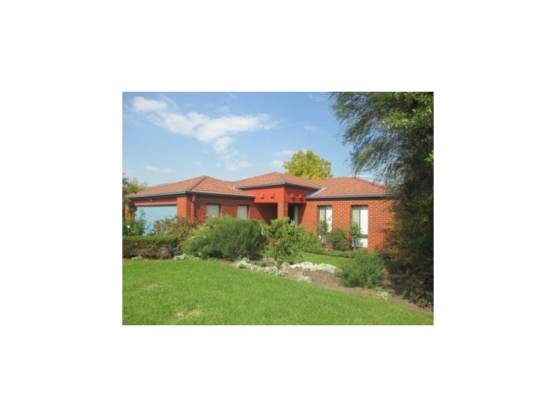 38 Fieldstone Boulevard, Beaconsfield VIC 3807