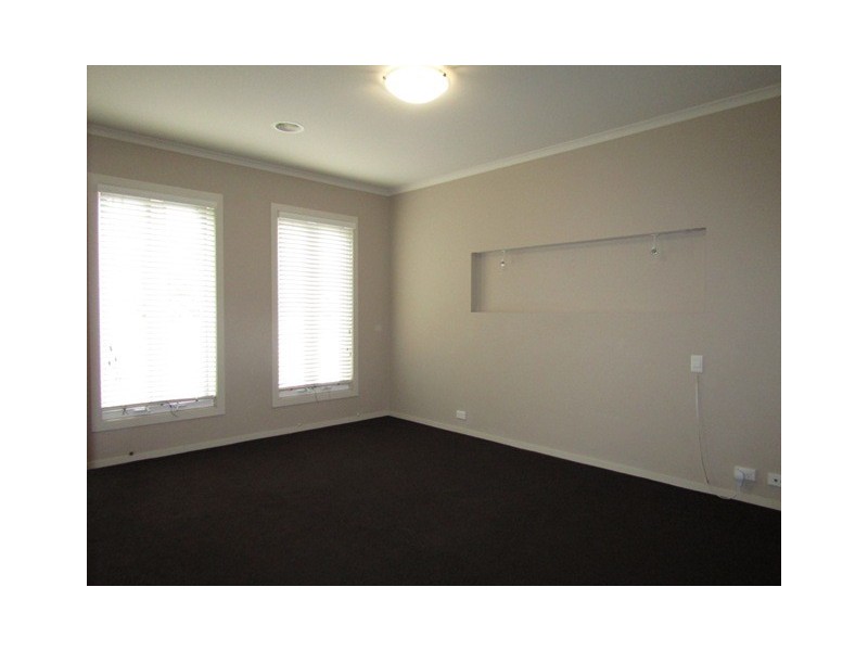 10 Landra Court, Berwick VIC 3806