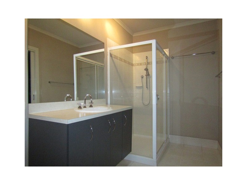 10 Landra Court, Berwick VIC 3806