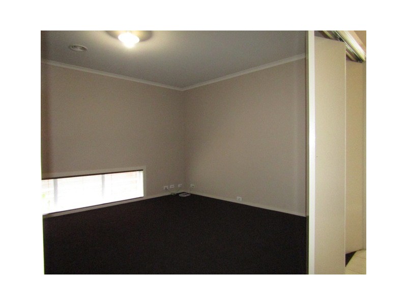 10 Landra Court, Berwick VIC 3806