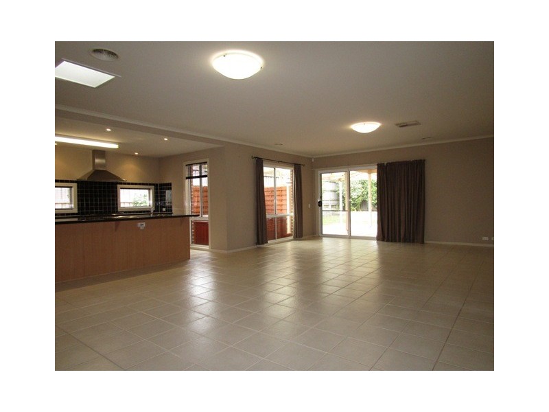 10 Landra Court, Berwick VIC 3806