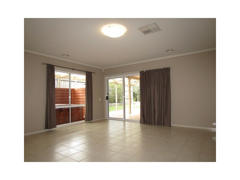 10 Landra Court, Berwick VIC 3806