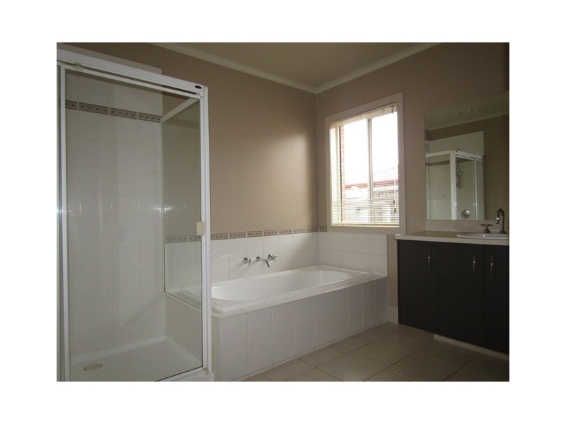 10 Landra Court, Berwick VIC 3806