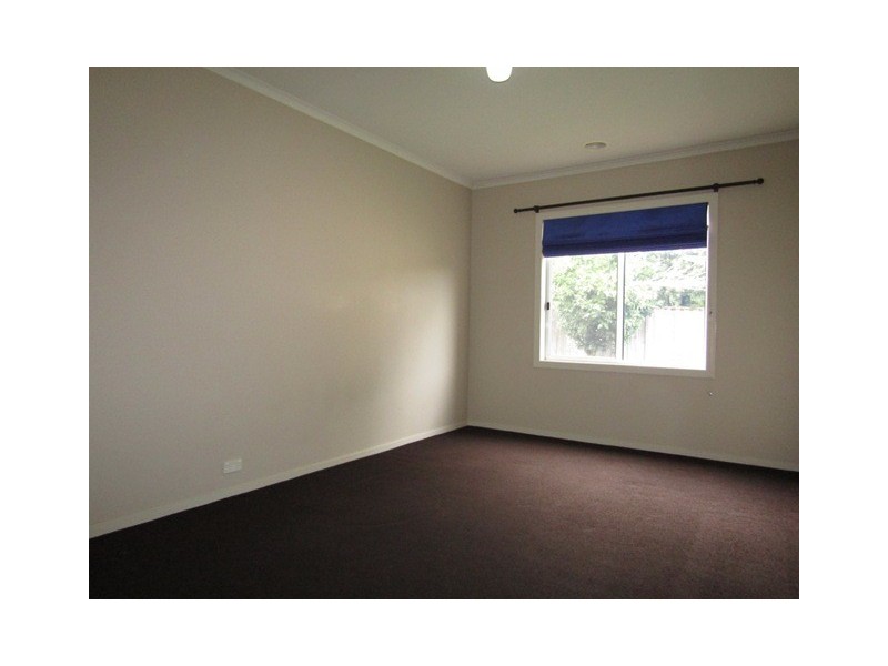 10 Landra Court, Berwick VIC 3806