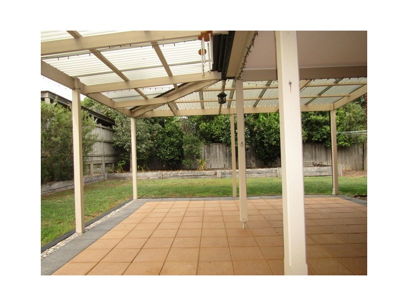 10 Landra Court, Berwick VIC 3806