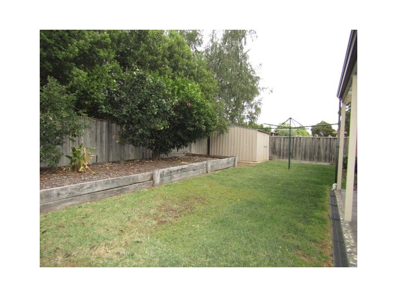 10 Landra Court, Berwick VIC 3806