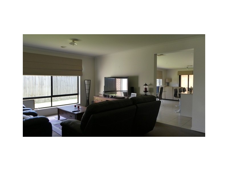 8 Osborn Court, Berwick VIC 3806