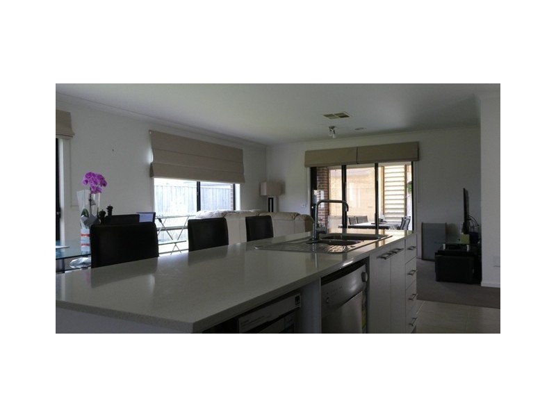 8 Osborn Court, Berwick VIC 3806