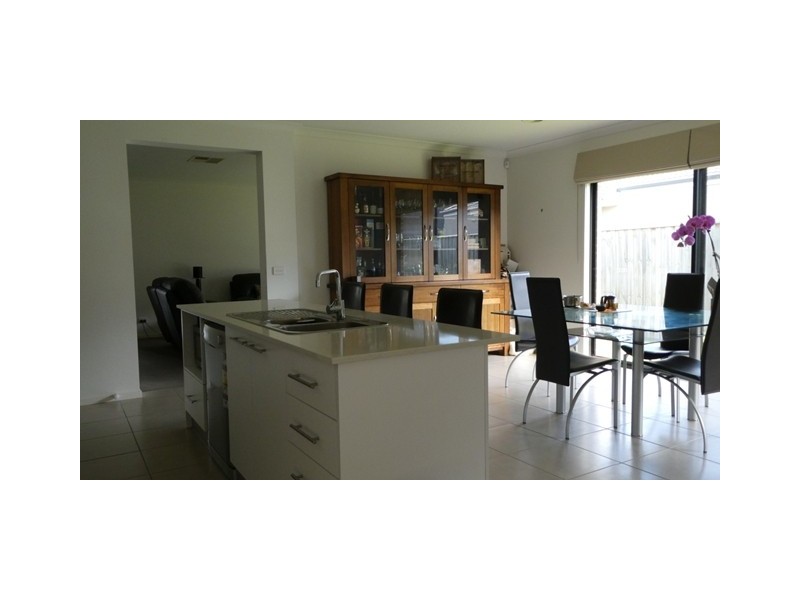 8 Osborn Court, Berwick VIC 3806