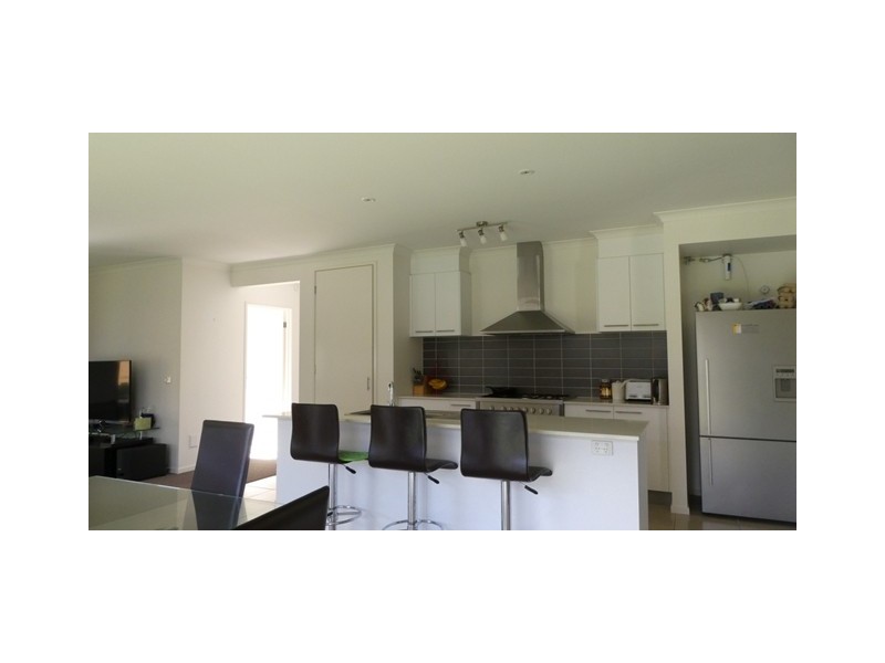 8 Osborn Court, Berwick VIC 3806