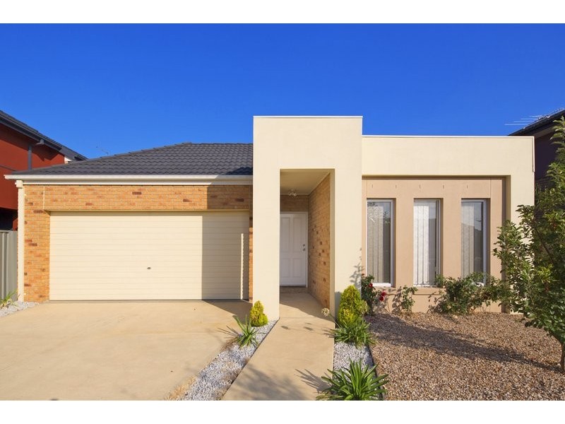 9 Cormorant Parade, Pakenham VIC 3810
