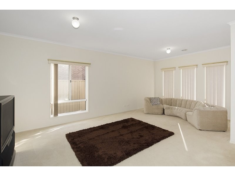 9 Cormorant Parade, Pakenham VIC 3810