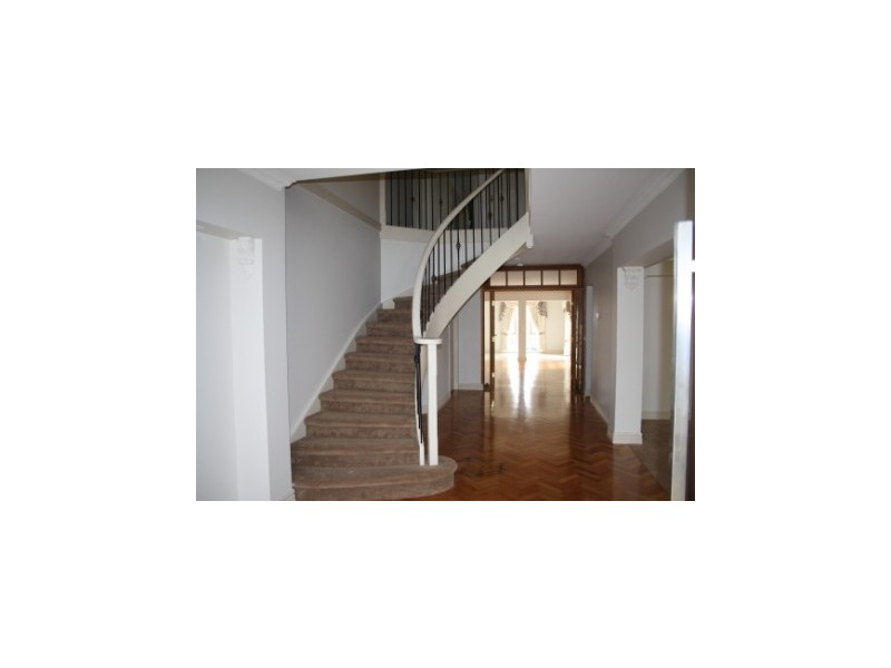 120 Berwick Springs Promenade, Narre Warren South VIC 3805