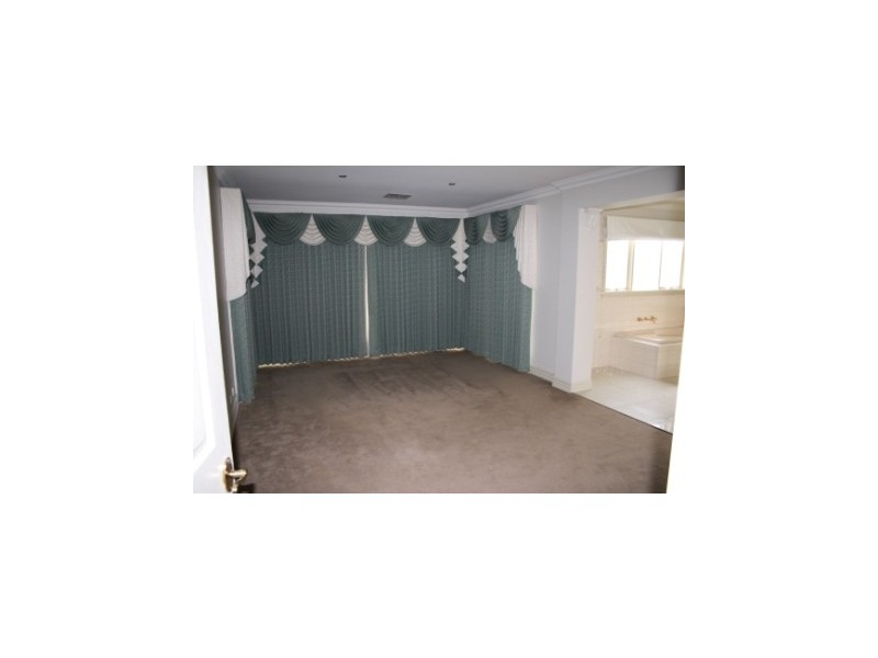 120 Berwick Springs Promenade, Narre Warren South VIC 3805