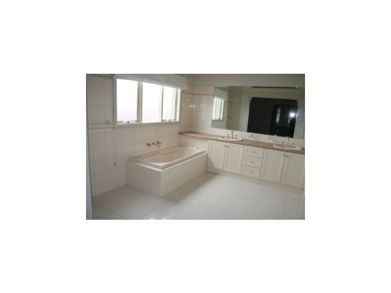 120 Berwick Springs Promenade, Narre Warren South VIC 3805