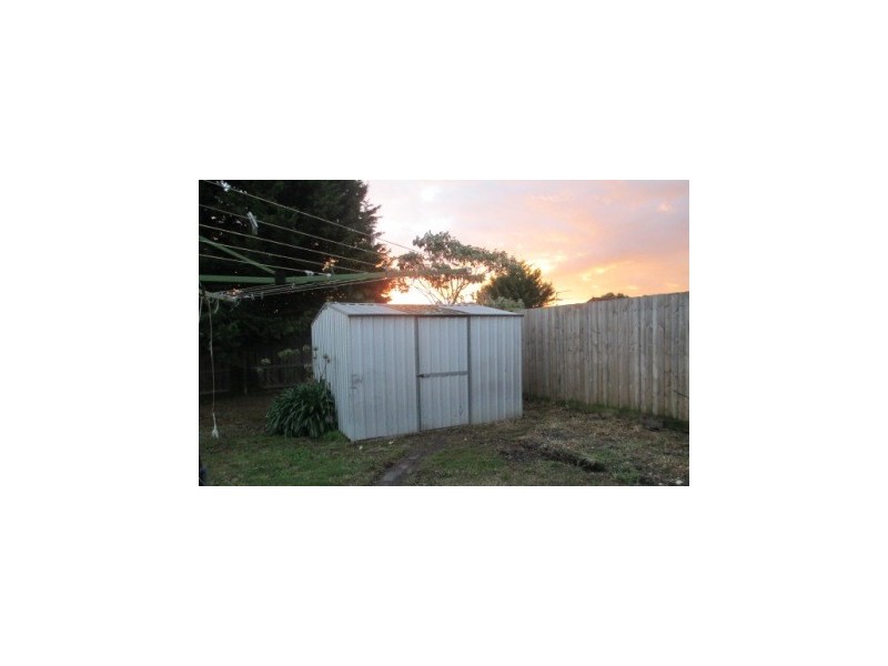 5 Eleanor Court, Pakenham VIC 3810