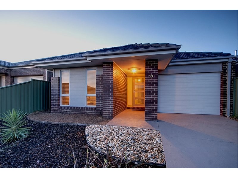 29 Cohens Way, Pakenham VIC 3810