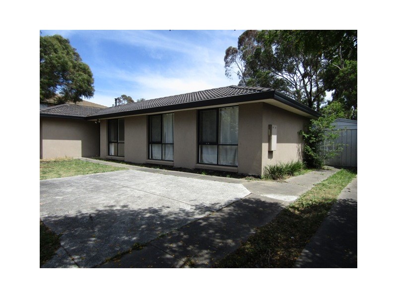 18 Bemersyde Drive, Berwick VIC 3806