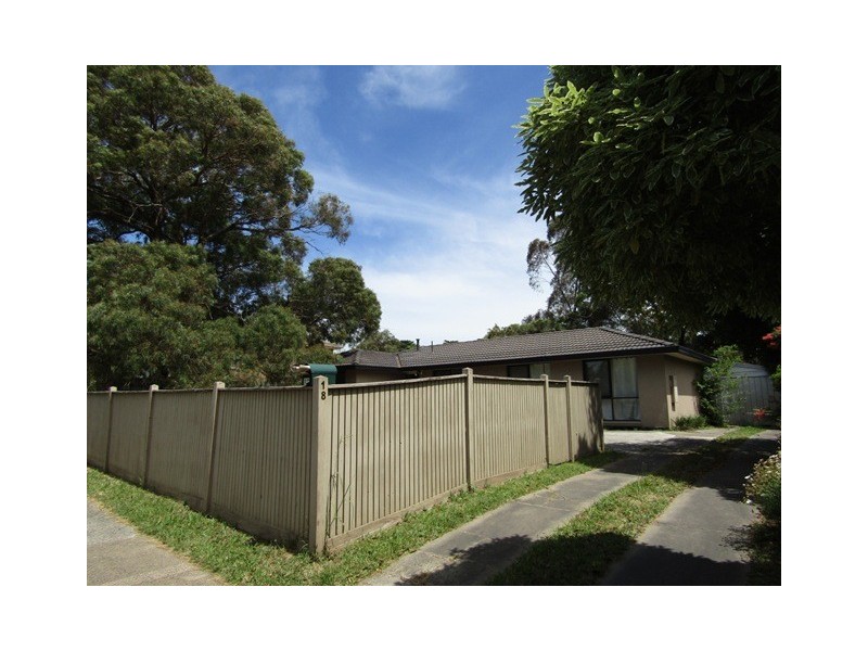 18 Bemersyde Drive, Berwick VIC 3806