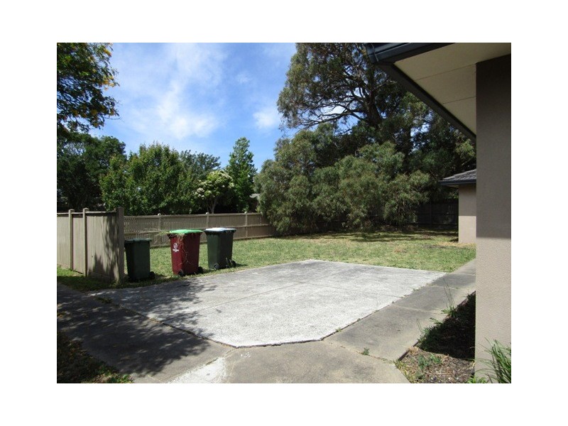 18 Bemersyde Drive, Berwick VIC 3806