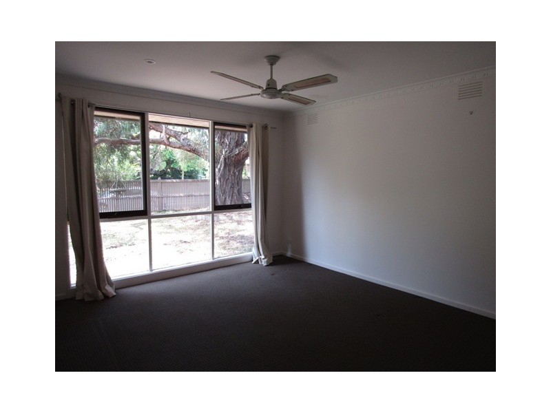 18 Bemersyde Drive, Berwick VIC 3806