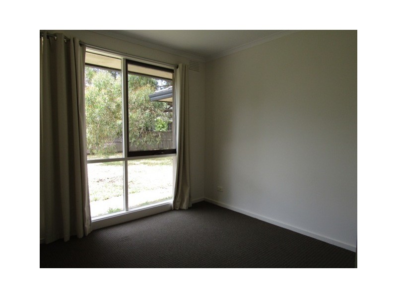 18 Bemersyde Drive, Berwick VIC 3806