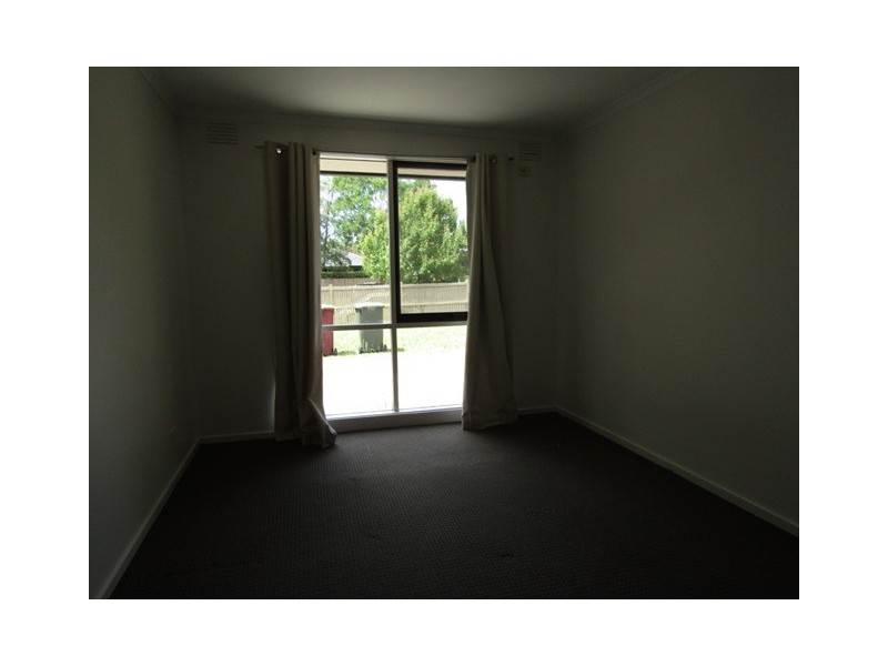 18 Bemersyde Drive, Berwick VIC 3806