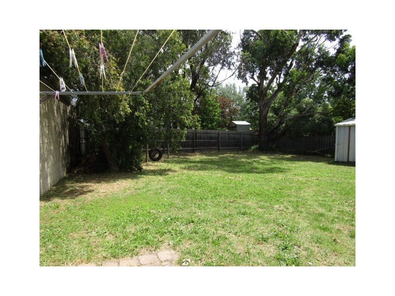 18 Bemersyde Drive, Berwick VIC 3806