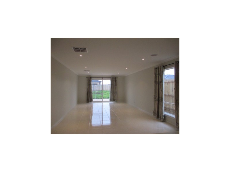 23 Celsius Drive, Cranbourne North VIC 3977